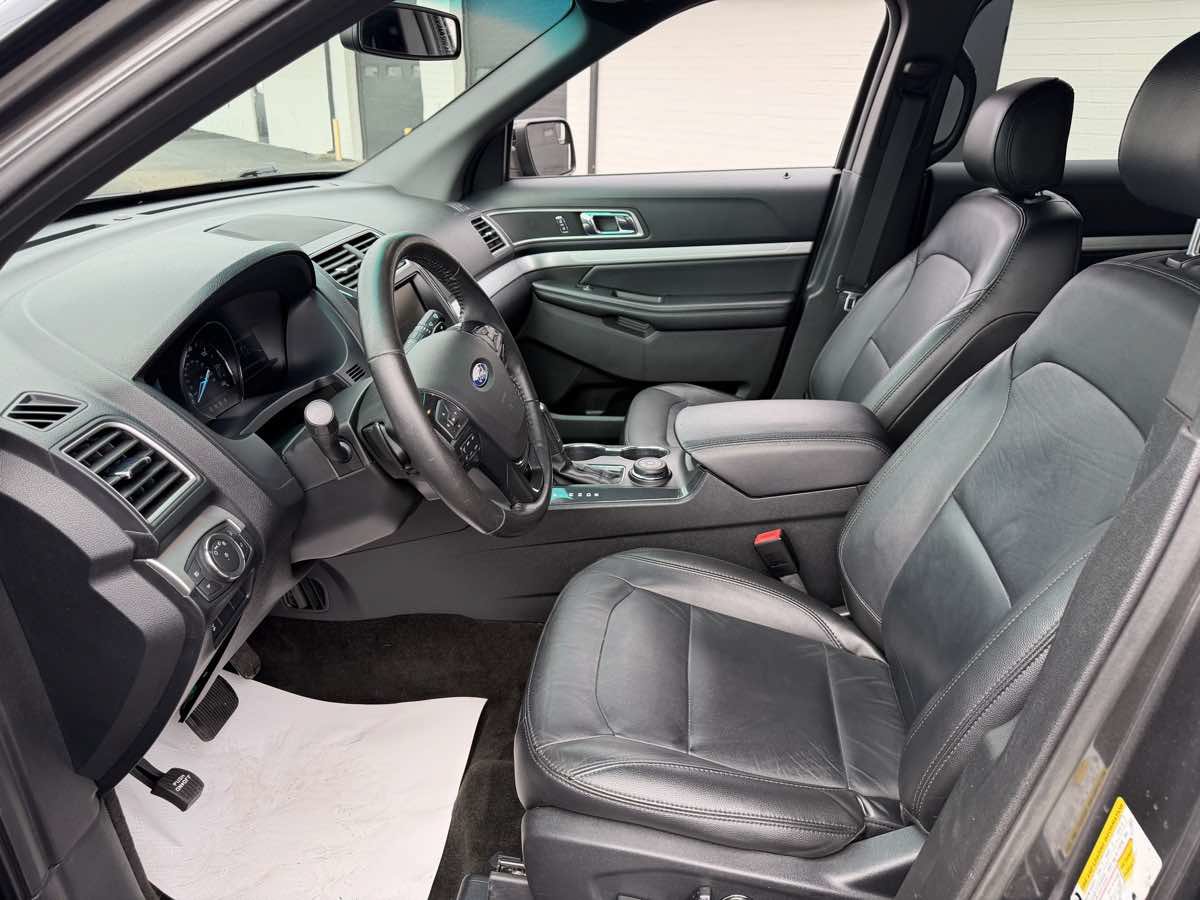 Used 2016 Ford Explorer XLT w/ Equipment Group 202A AWD/4WD image 10