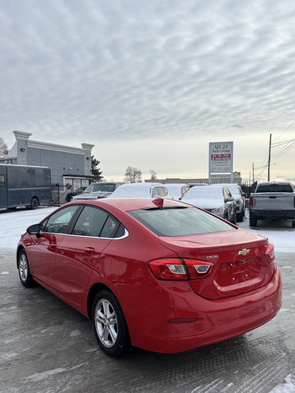 Used 2017 Chevrolet Cruze LT w/ Convenience Package FWD image 5