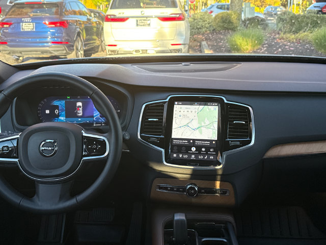 Certified 2025 Volvo XC90 T8 Plus AWD/4WD image 24