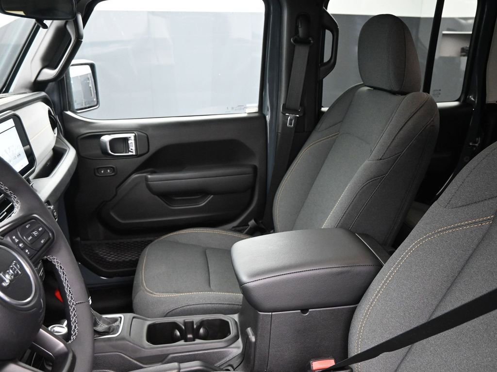 Used 2025 Jeep Gladiator Sport image 19