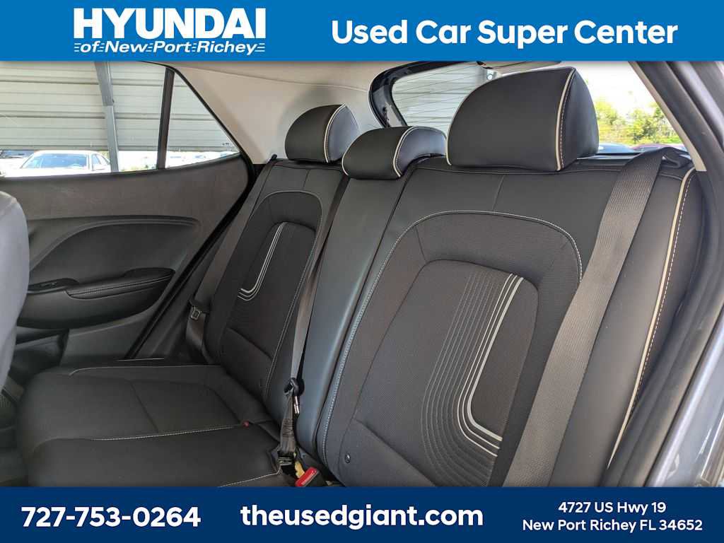 Used 2023 Hyundai Venue Limited image 14