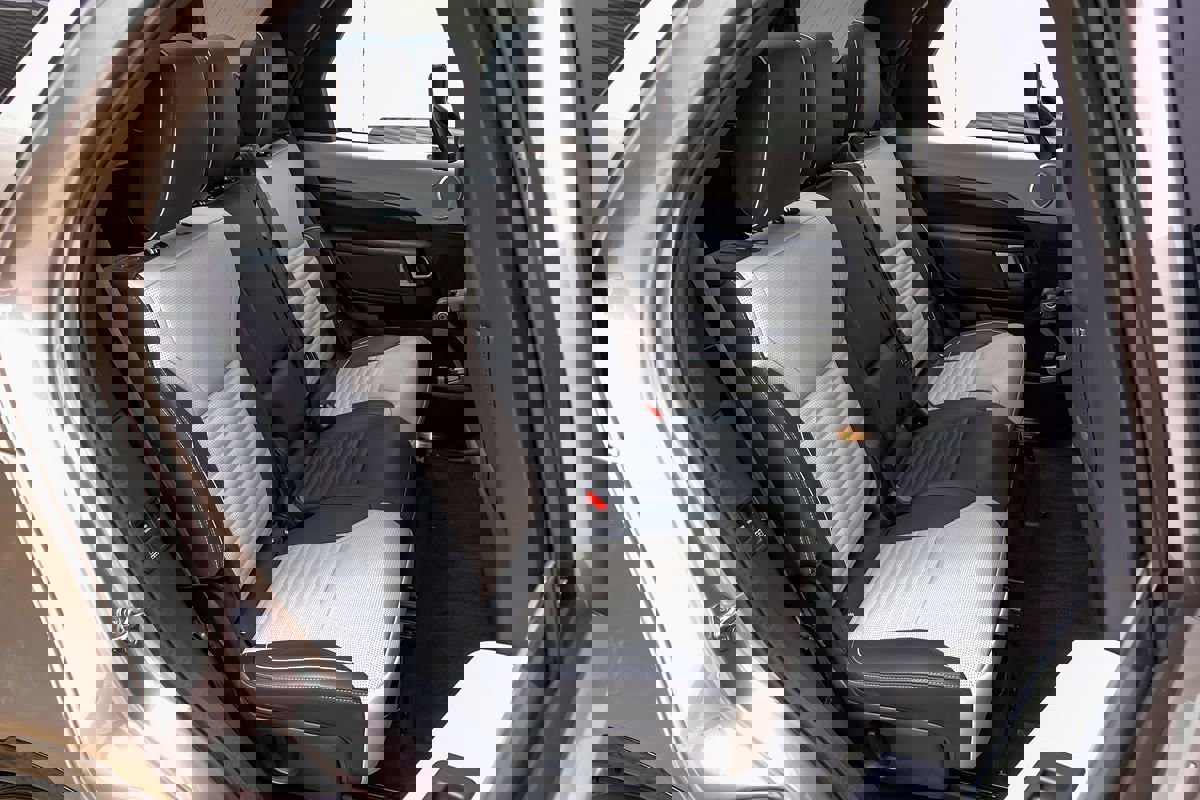 Used 2021 Land Rover Discovery HSE R-Dynamic AWD/4WD image 33