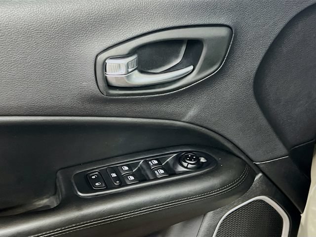 Used 2019 Jeep Compass Latitude FWD image 17