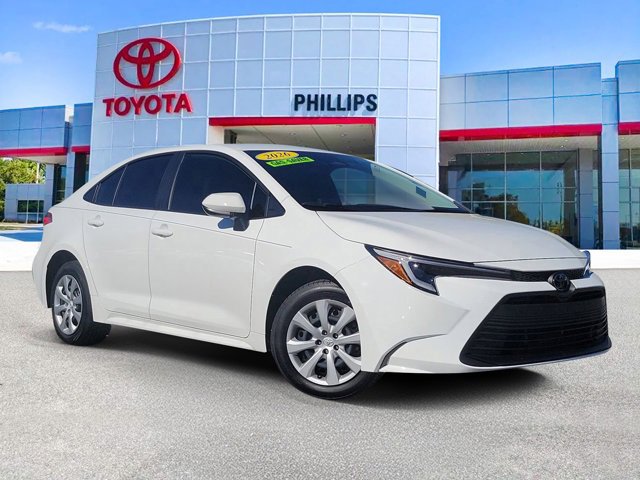Used 2026 Toyota Corolla LE image 1