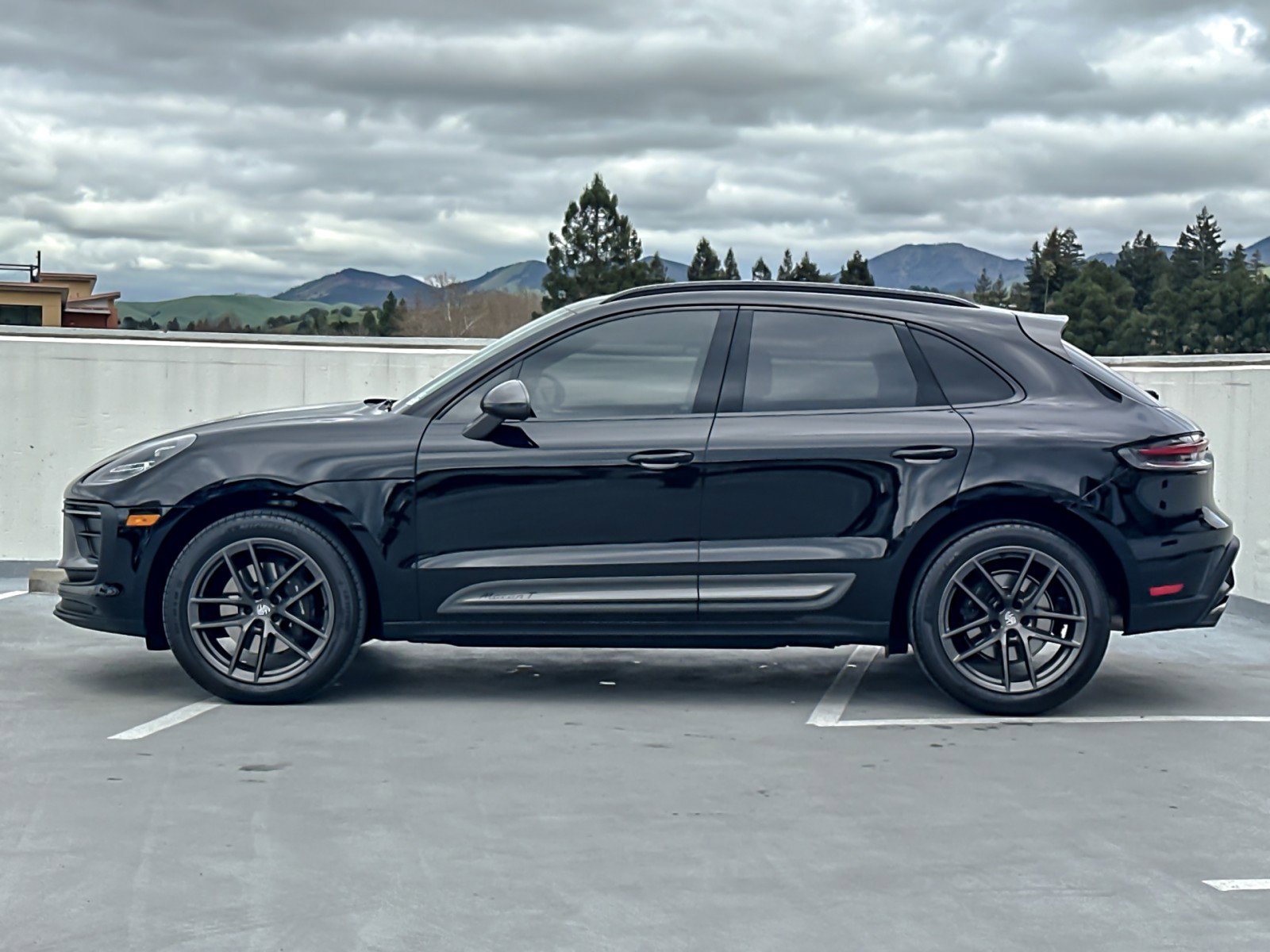 Certified 2023 Porsche Macan Turbo image 2