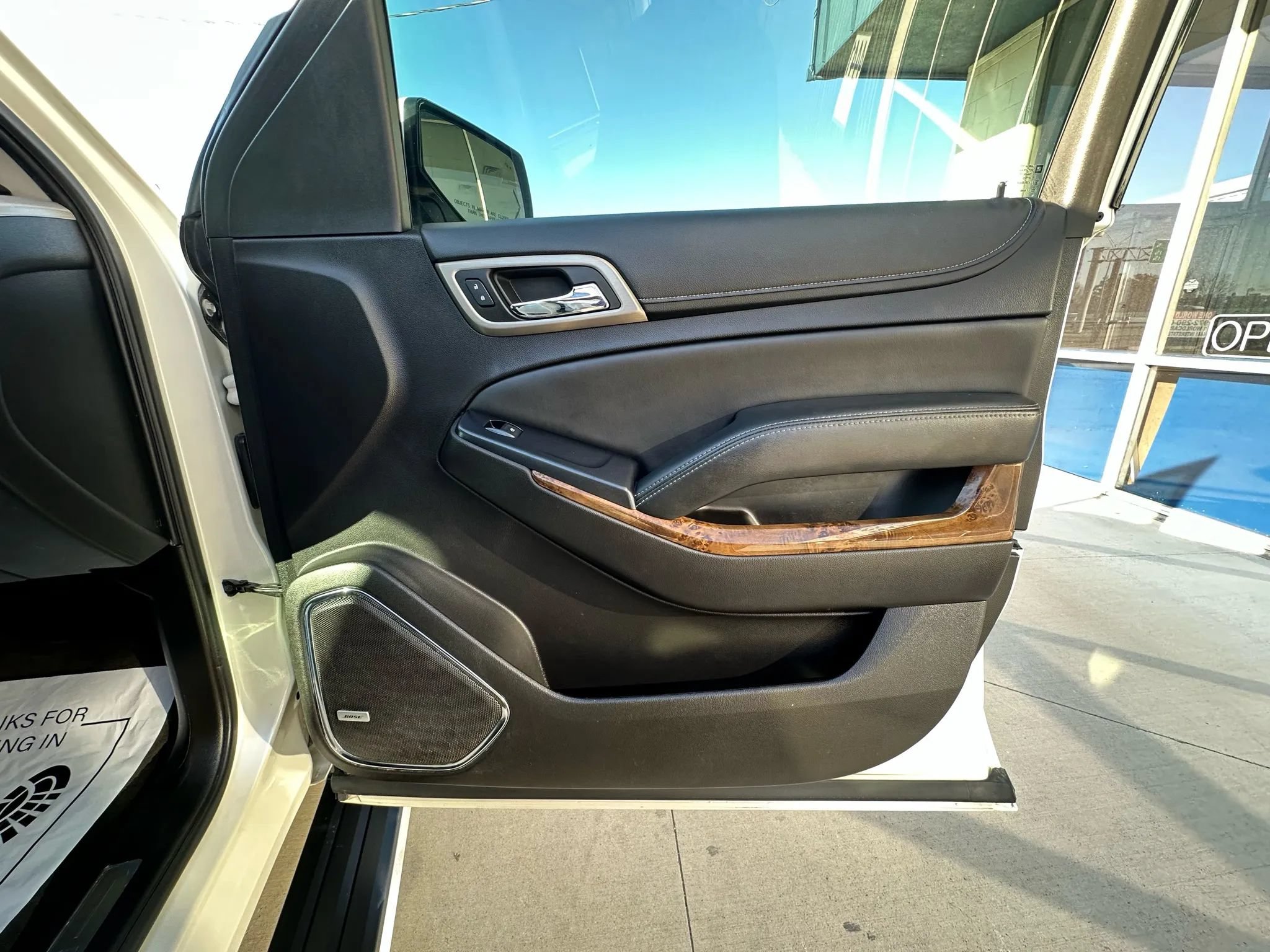 Used 2015 GMC Yukon Denali w/ Premium Package AWD/4WD image 37