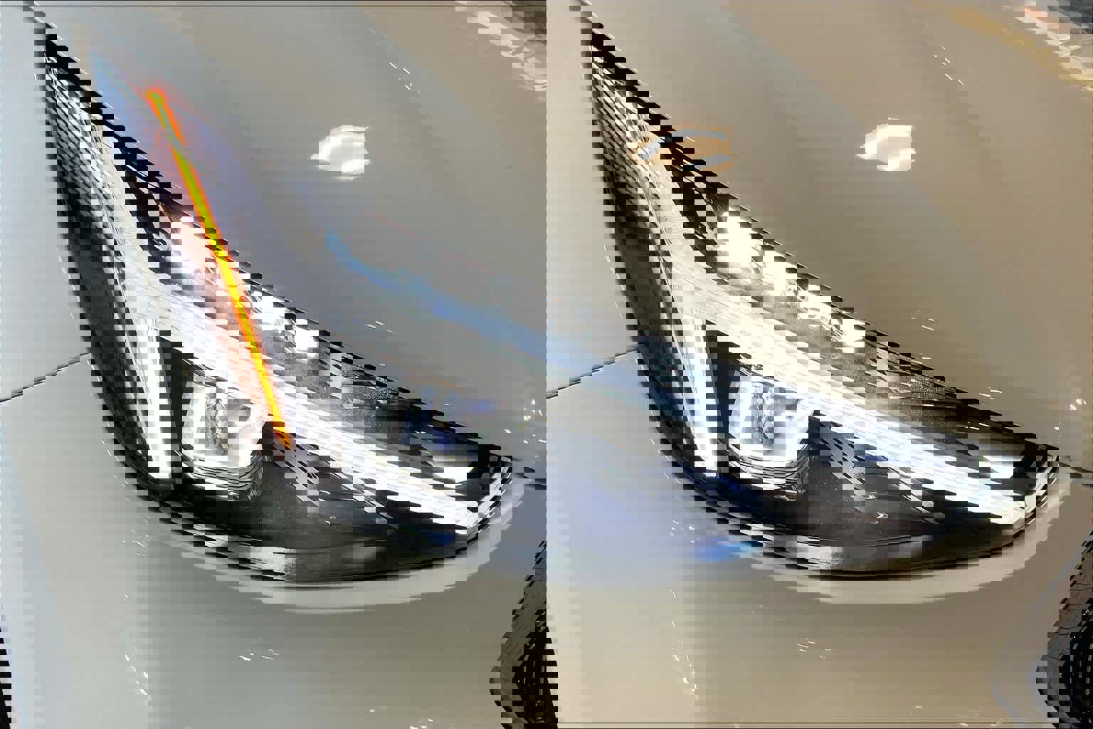 New 2025 Volvo XC40 B5 Ultra w/ Protection Package Premier image 16