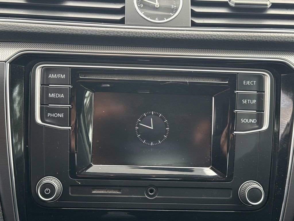 Used 2016 Volkswagen Passat 1.8T R-Line w/ R-Line Lighting Package image 21