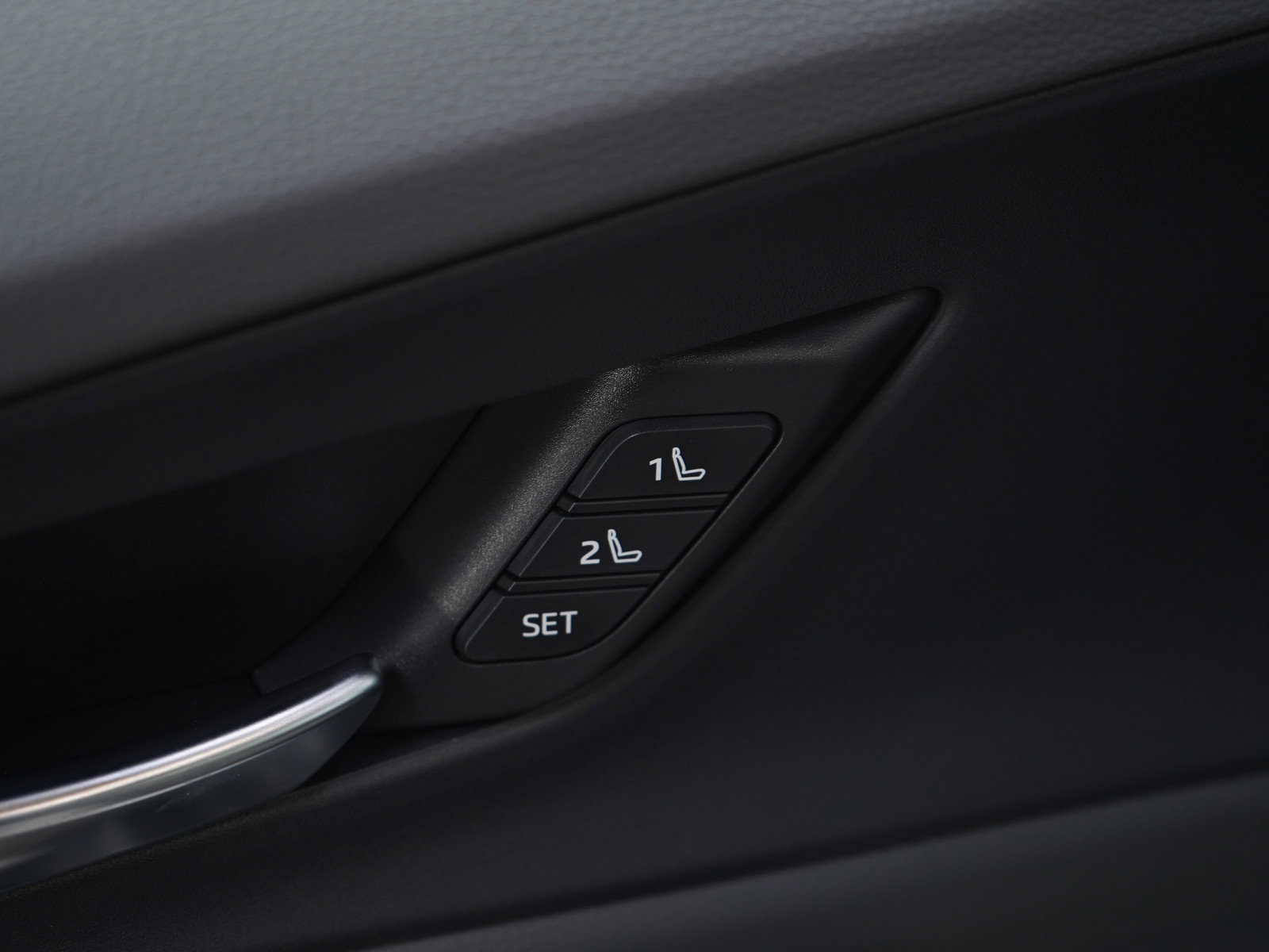 Used 2025 Toyota Prius Limited image 24