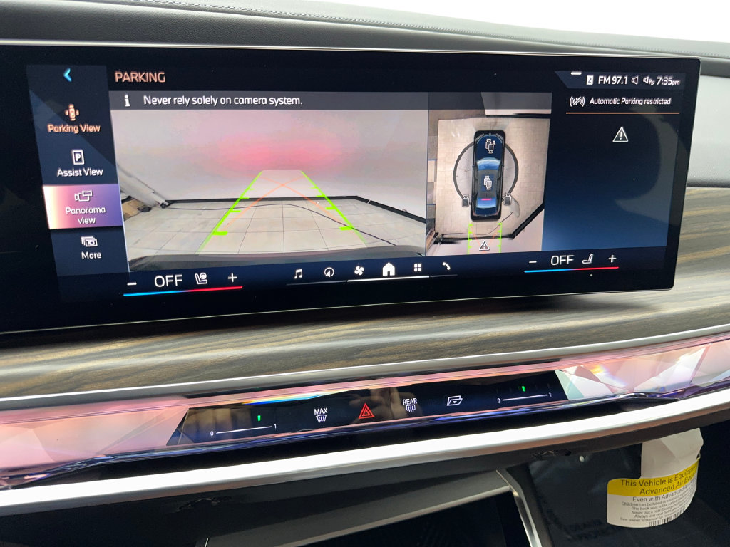 Used 2024 BMW i7 xDrive60 w/ Executive Package AWD/4WD image 64