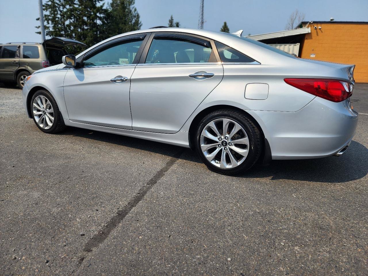 Used 2011 Hyundai Sonata SE w/ Navigation & Sunroof Pkg 4 FWD image 9