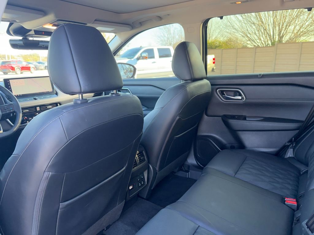 Used 2025 Nissan Rogue Platinum w/ Platinum Premium Package image 24