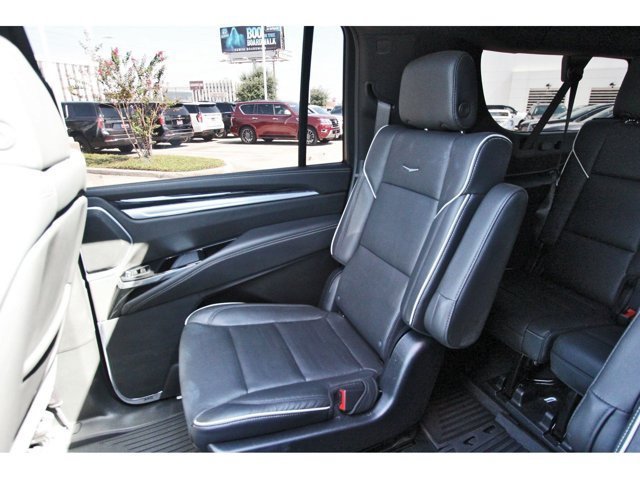 Used 2025 Cadillac Escalade ESV Sport AWD/4WD image 11