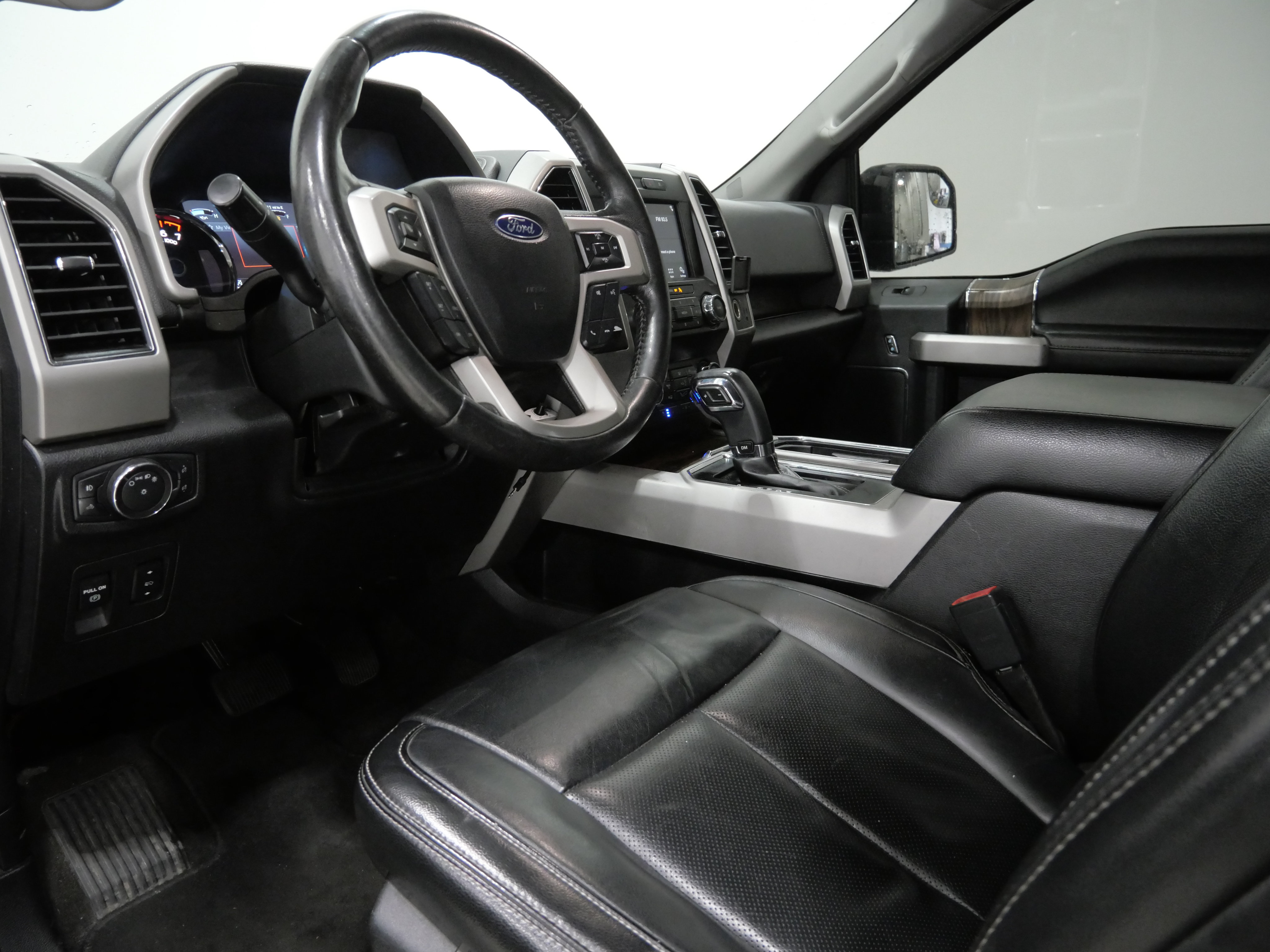 Used 2019 Ford F150 Lariat RWD image 10