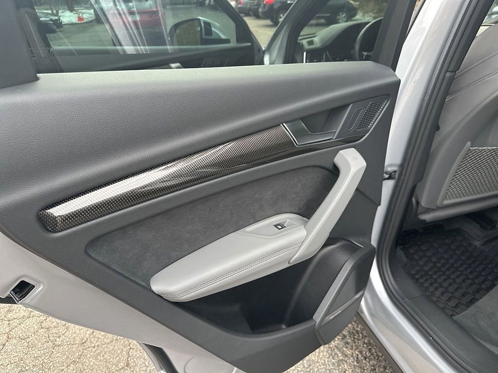 Used 2023 Audi SQ5 Prestige image 16