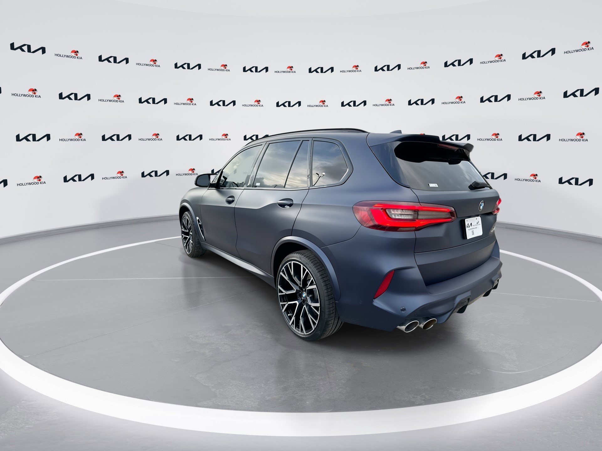 Used 2021 BMW X5 M w/ Executive Package image 6