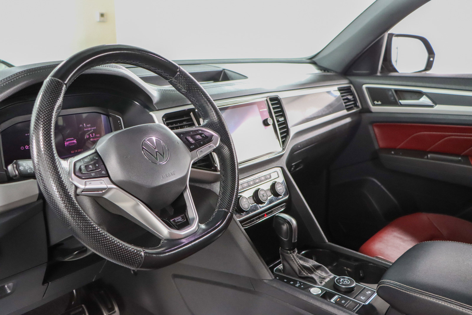 Used 2022 Volkswagen Atlas Cross Sport SEL Premium R-Line image 24