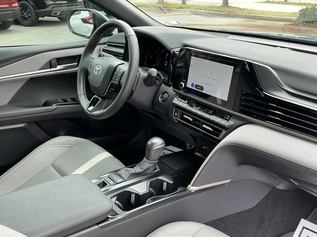Used 2025 Toyota Camry SE image 19