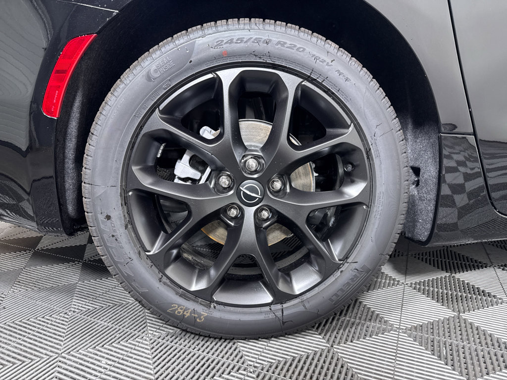 New 2026 Chrysler Pacifica Limited w/ S Appearance Package image 23