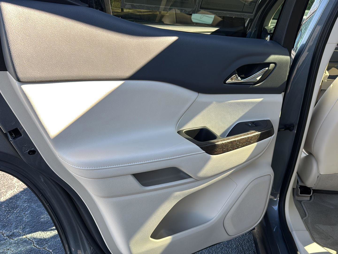 Certified 2022 GMC Acadia Denali w/ Denali Ultimate Package image 15