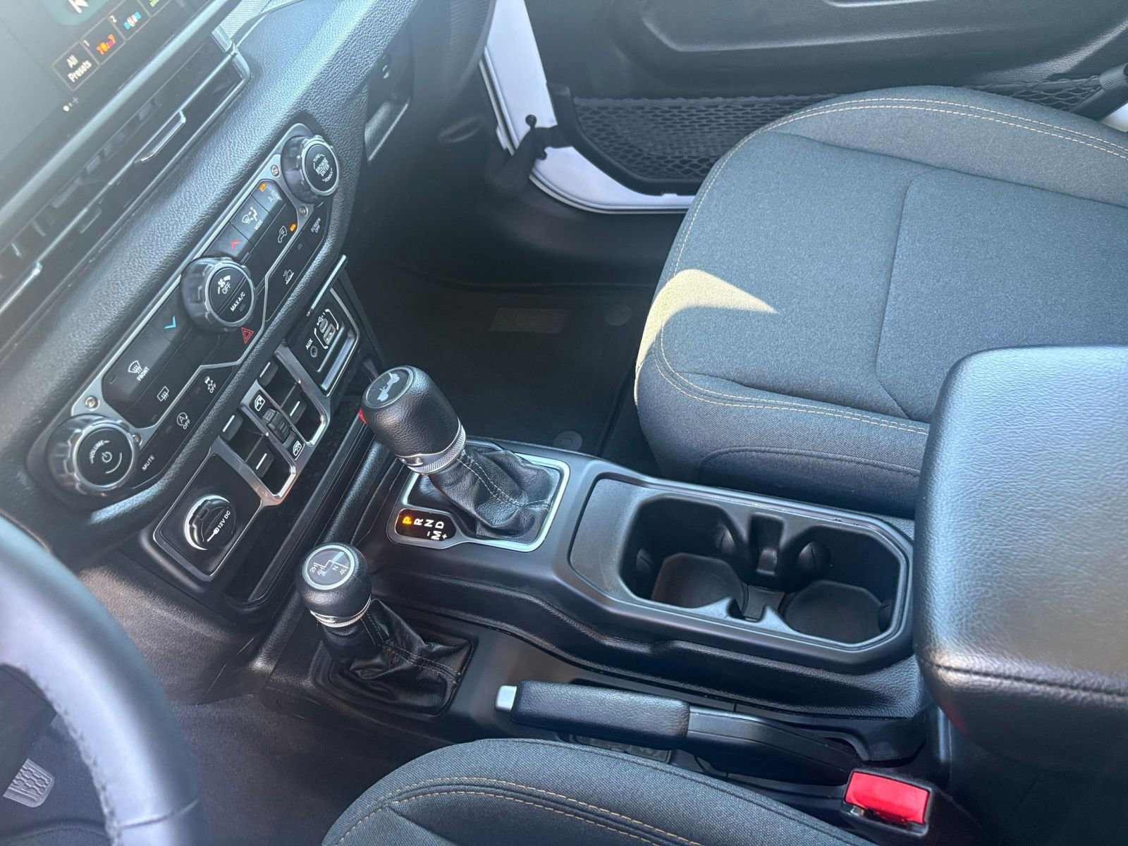 Used 2025 Jeep Wrangler Sport S AWD/4WD image 40