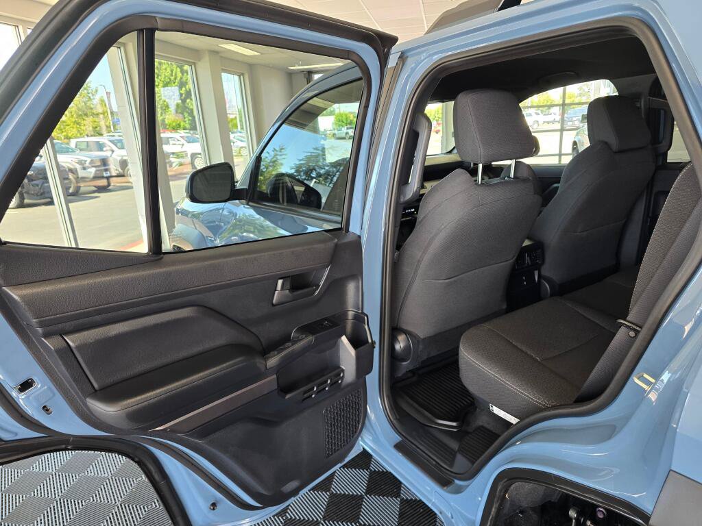 Certified 2025 Toyota 4Runner SR5 AWD/4WD image 33