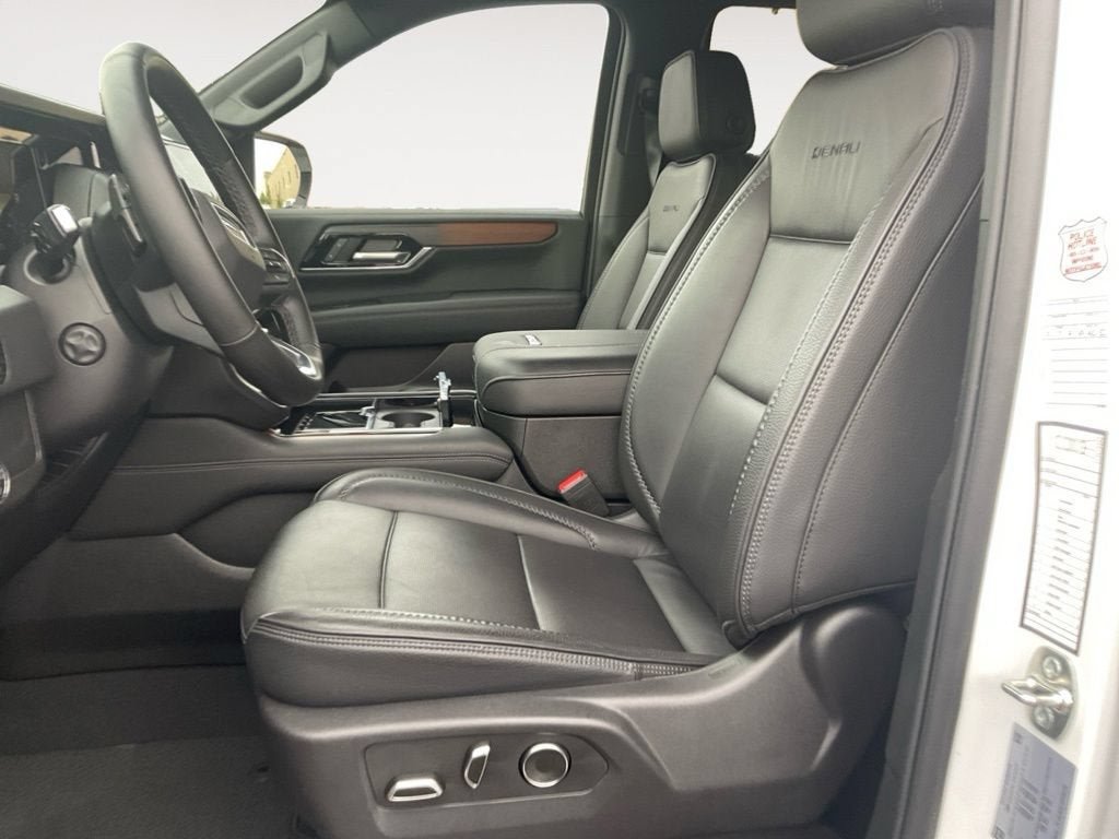 Certified 2025 GMC Yukon Denali AWD/4WD image 9
