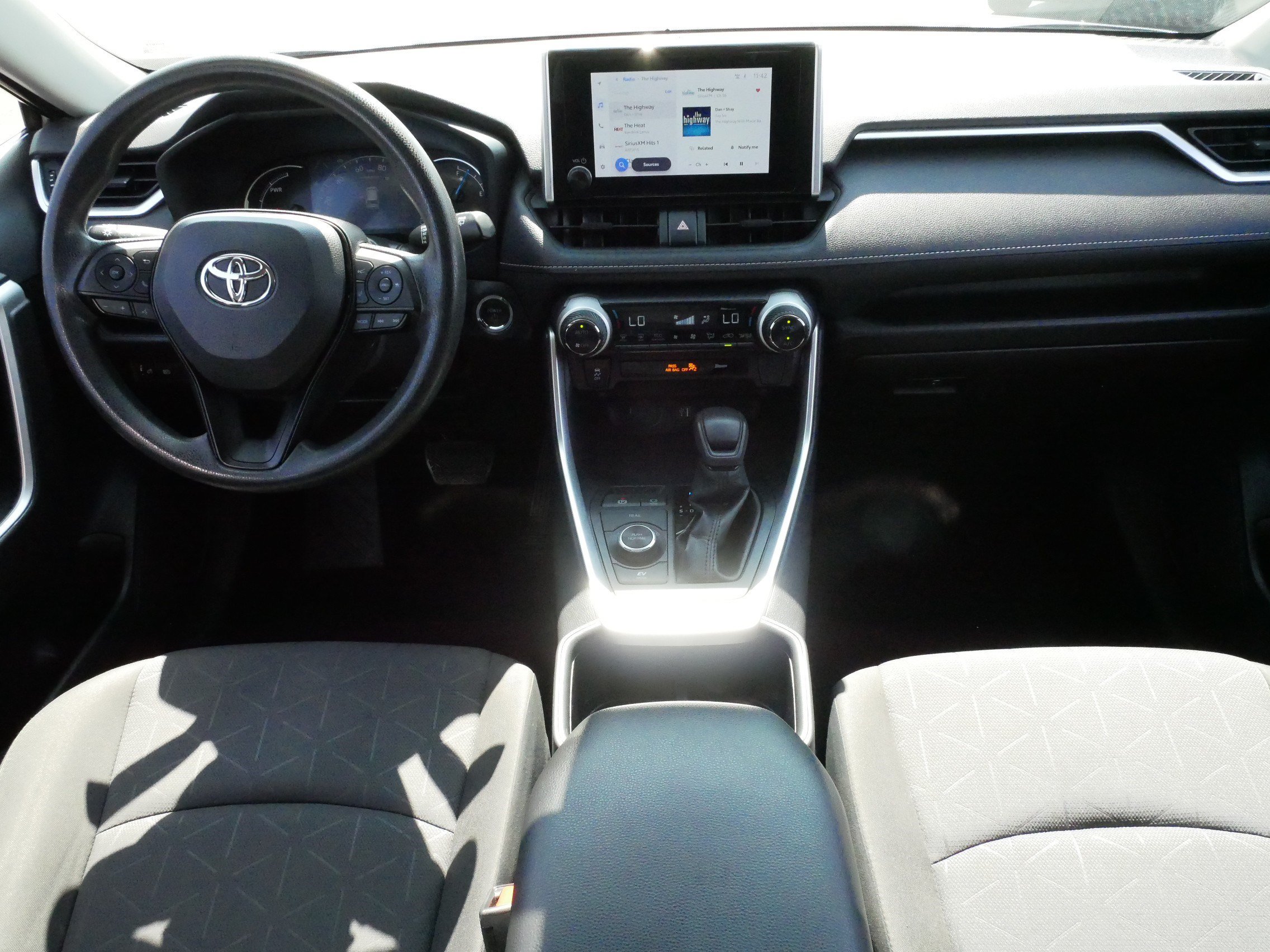 Used 2023 Toyota RAV4 XLE AWD/4WD image 10