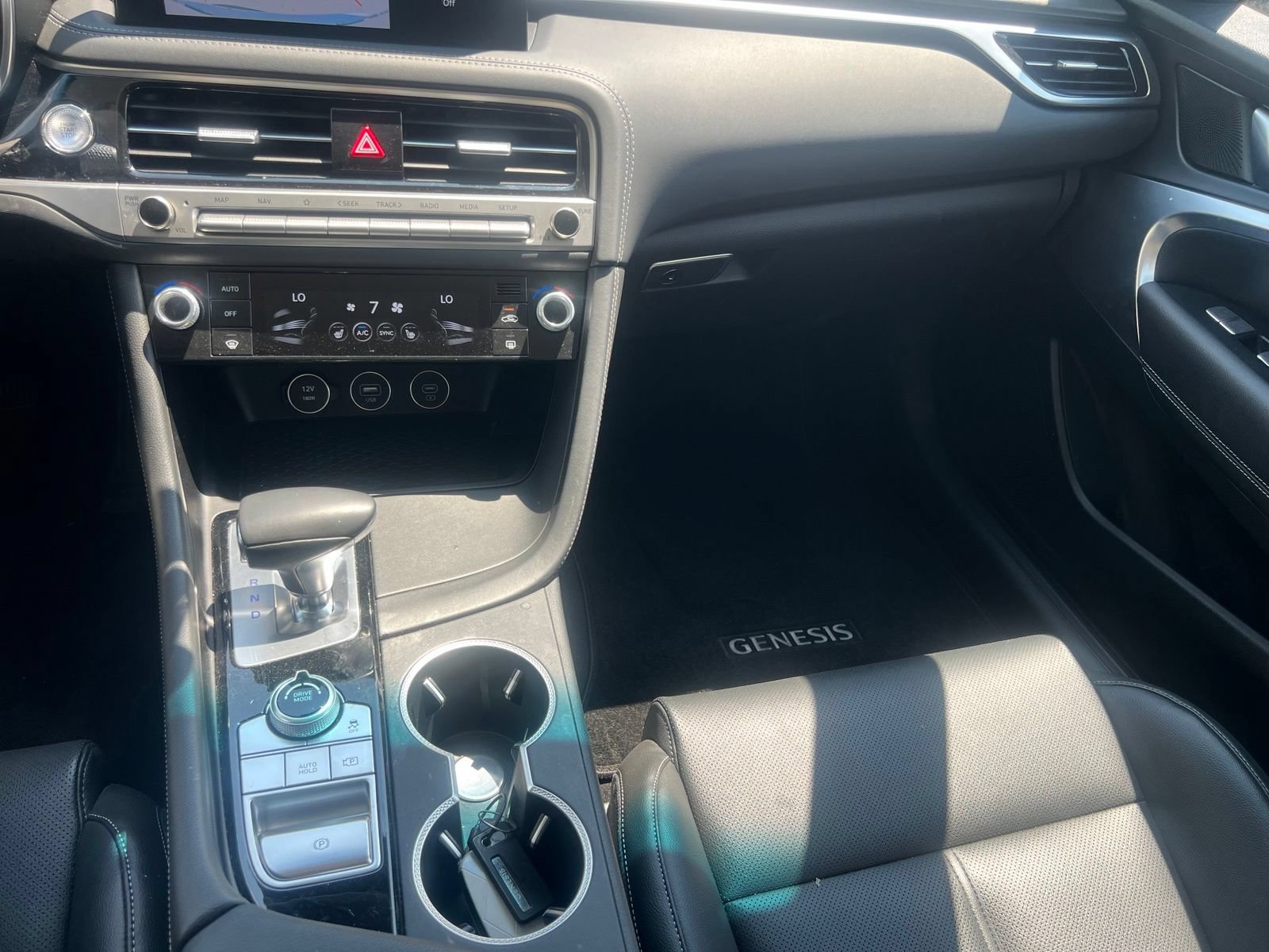 Used 2025 Genesis G70 2.5T RWD image 32