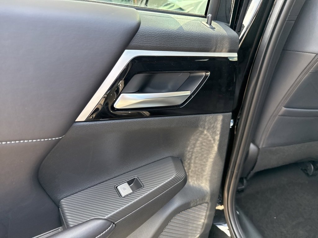 New 2025 Mitsubishi Outlander SE image 20