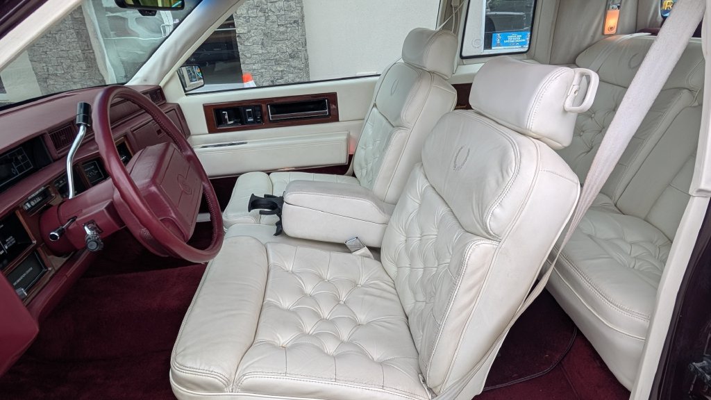 Used 1992 Cadillac Fleetwood Coupe FWD image 11