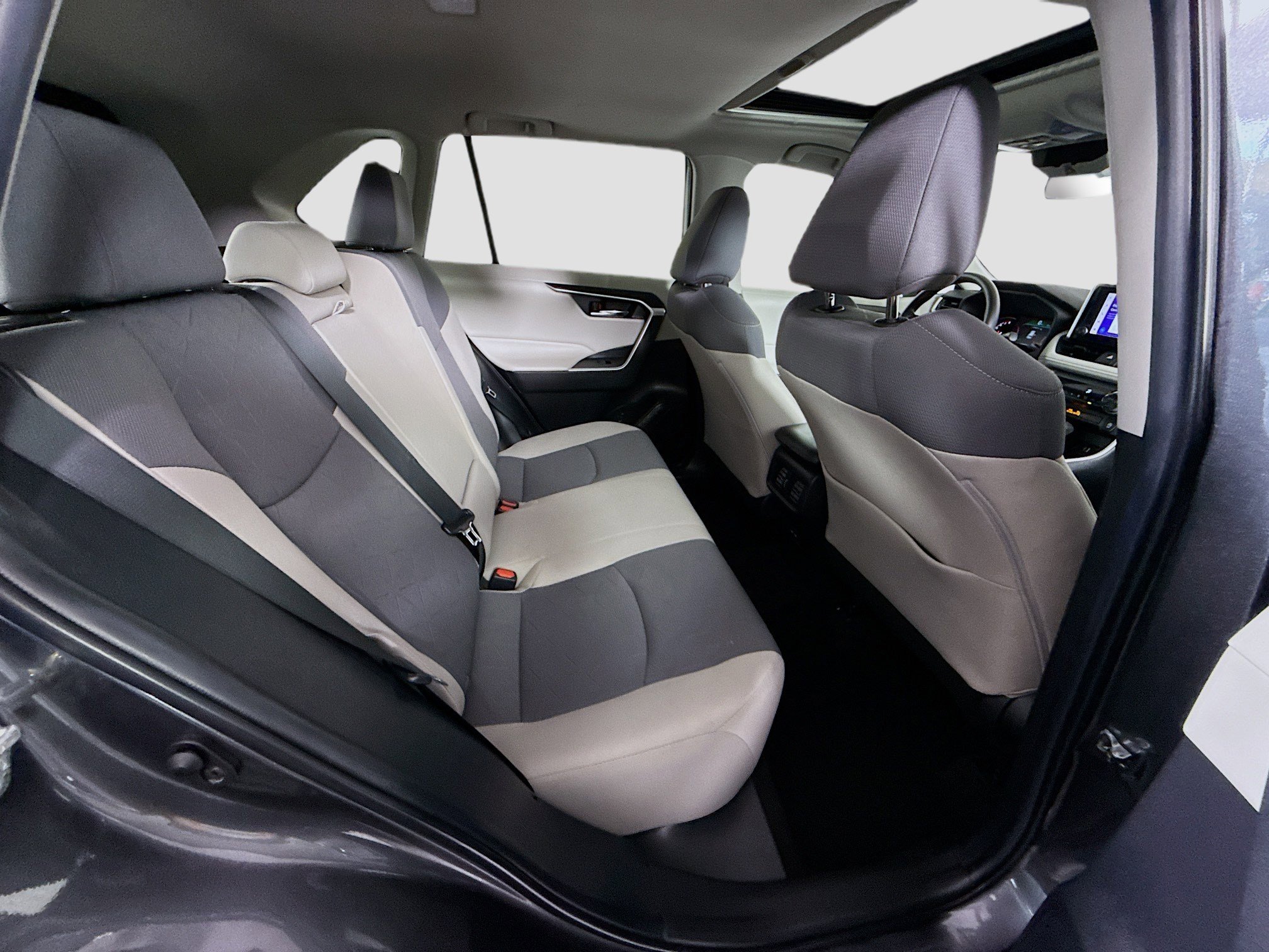 Used 2023 Toyota RAV4 XLE image 27