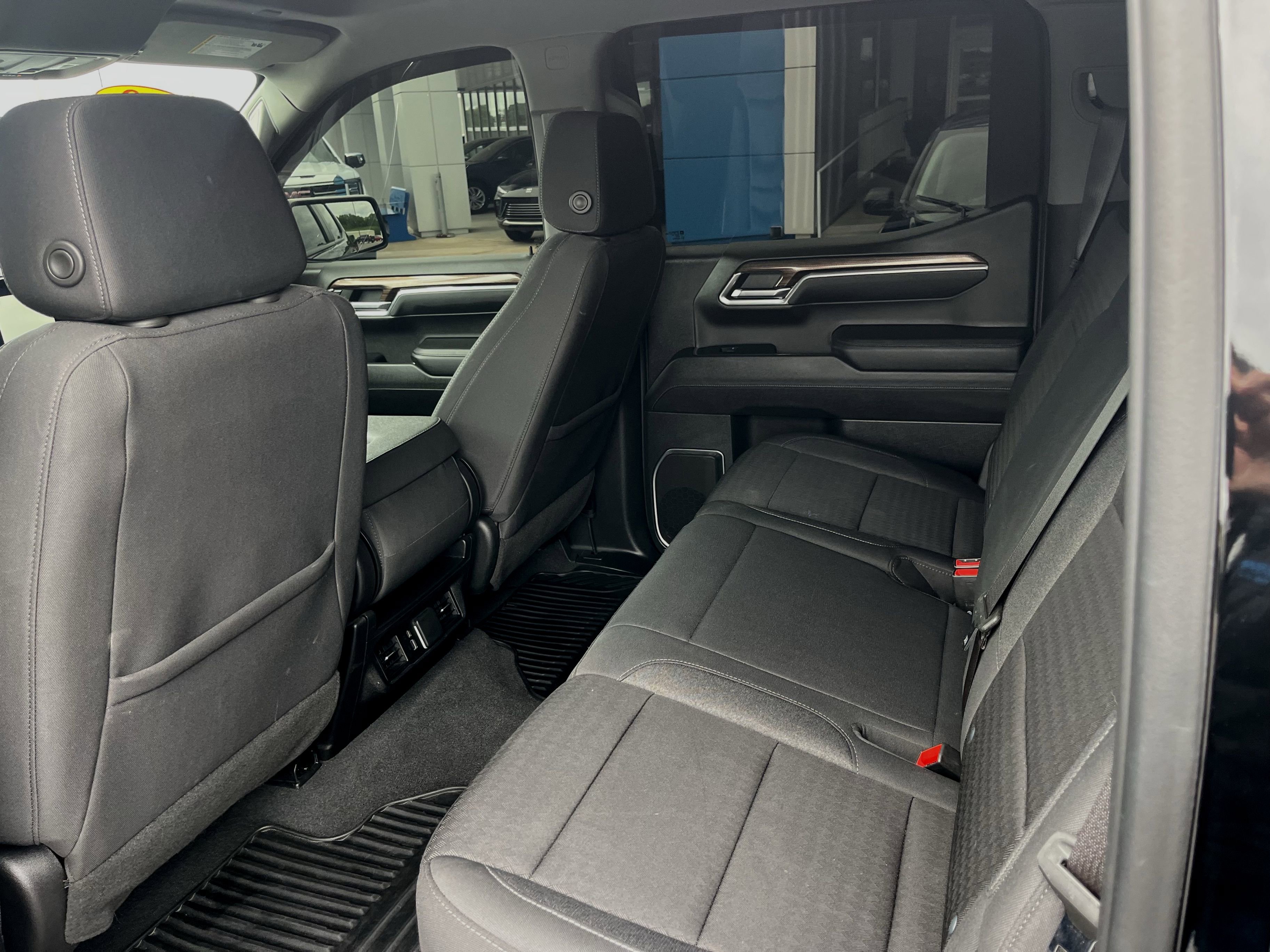 Used 2023 Chevrolet Silverado 1500 LT AWD/4WD image 4