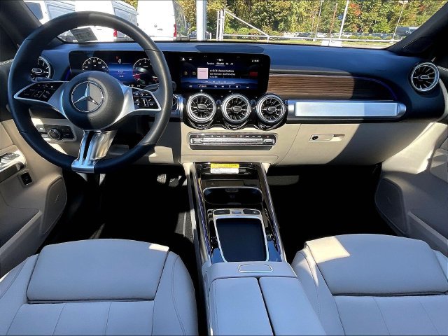 Used 2026 Mercedes-Benz GLB 250 4MATIC image 9