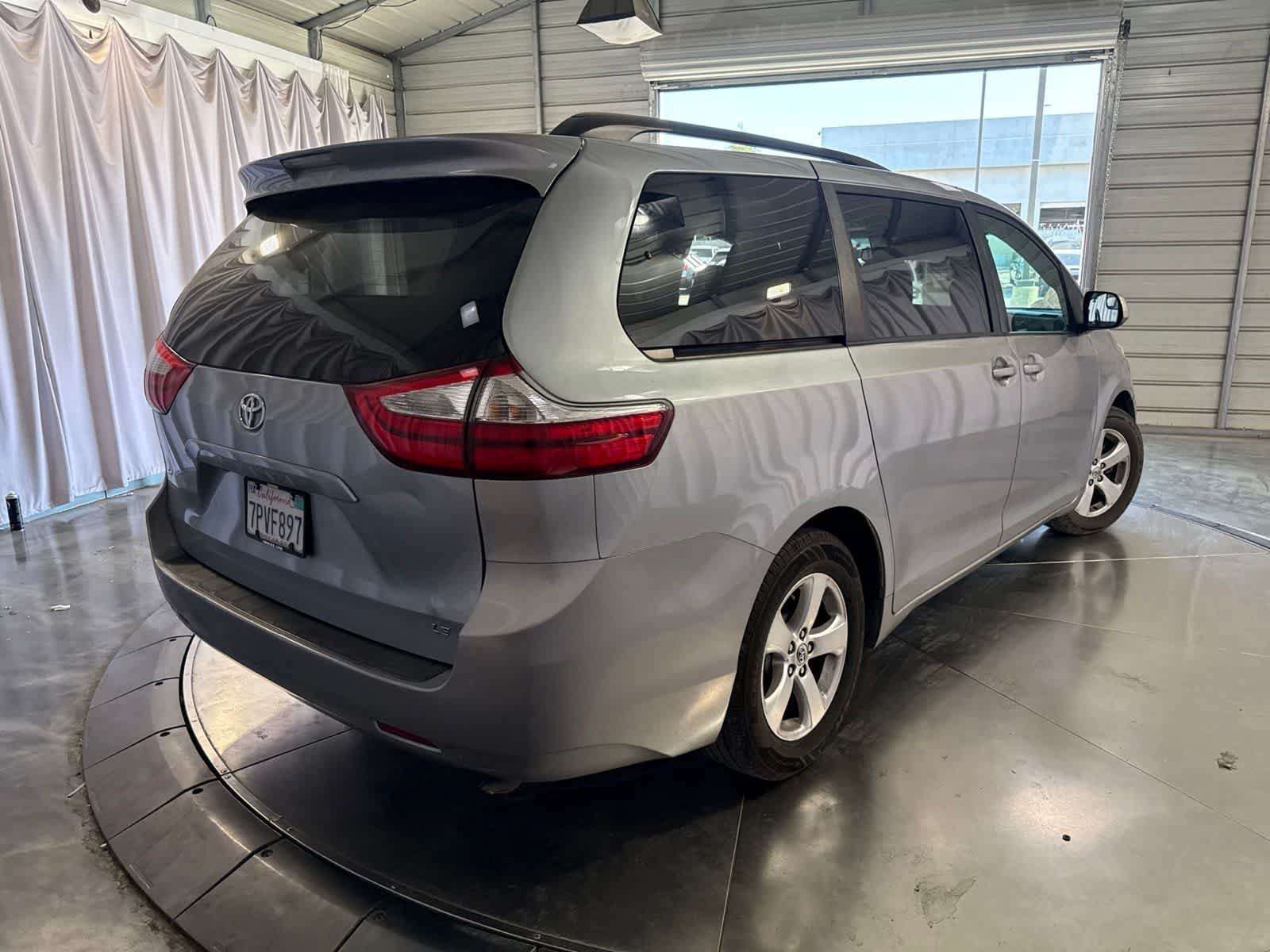 Used 2016 Toyota Sienna LE FWD image 5