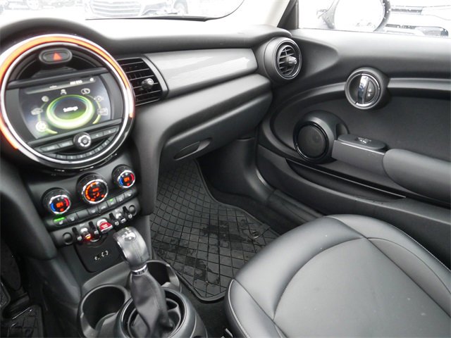 Used 2018 MINI Cooper 2-Door Hardtop w/ Cold Weather Package image 24