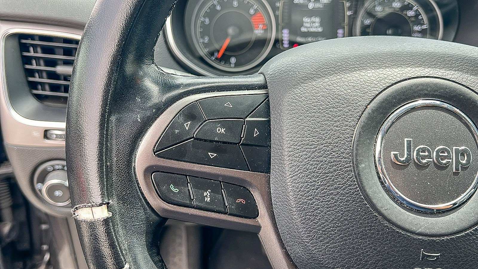 Used 2021 Jeep Cherokee Latitude Plus image 16