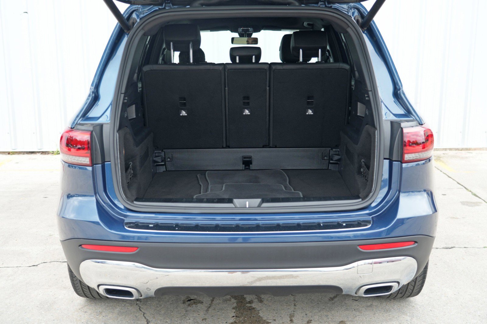 Used 2023 Mercedes-Benz GLB 250 w/ Premium Package image 10