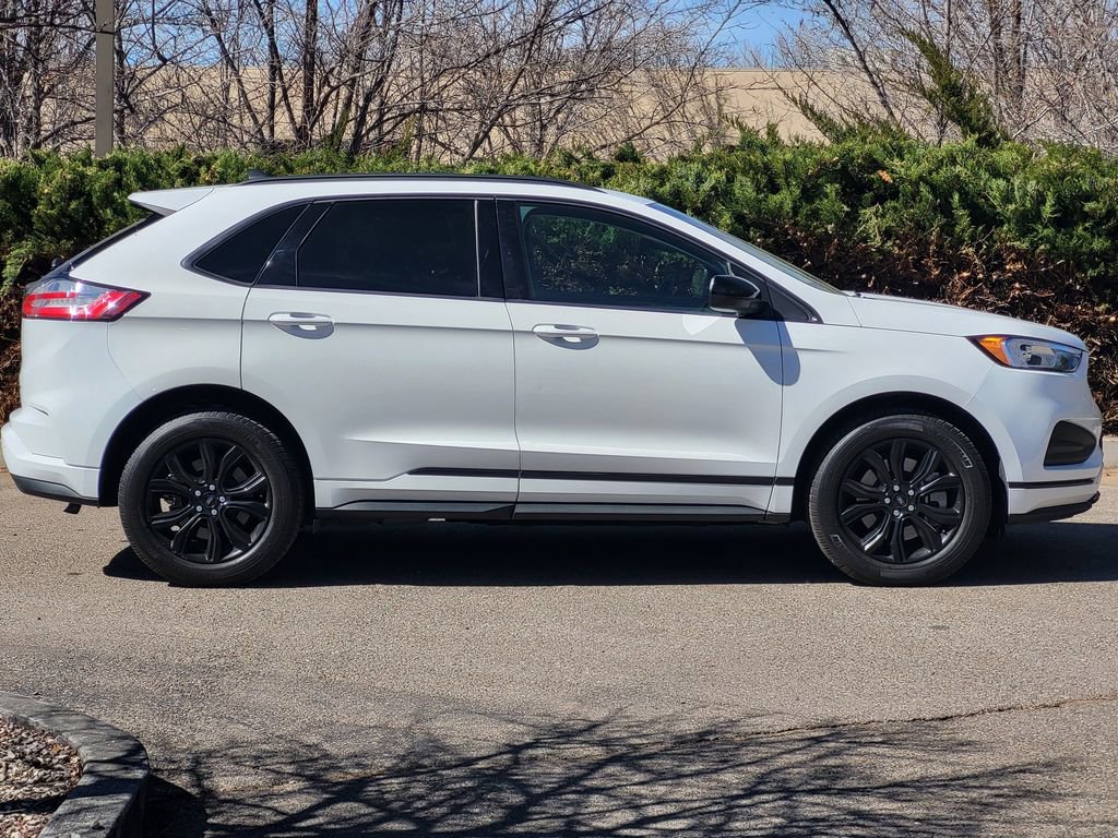 Used 2022 Ford Edge SE w/ Black Appearance Package image 4