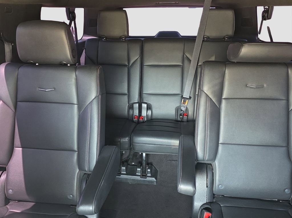 Used 2023 Cadillac Escalade ESV Luxury AWD/4WD image 12