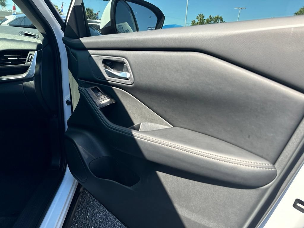 Used 2026 Nissan Rogue SV FWD image 24