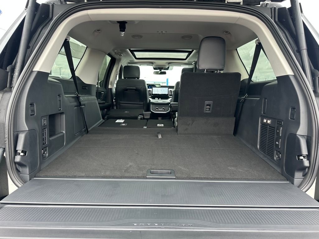 New 2025 Ford Expedition Max Platinum w/ Driver's Package image 23