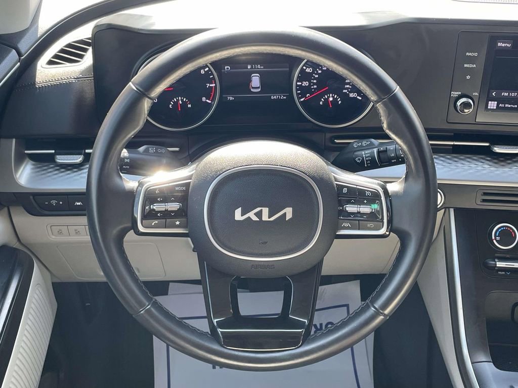 Used 2022 Kia Carnival LX image 12