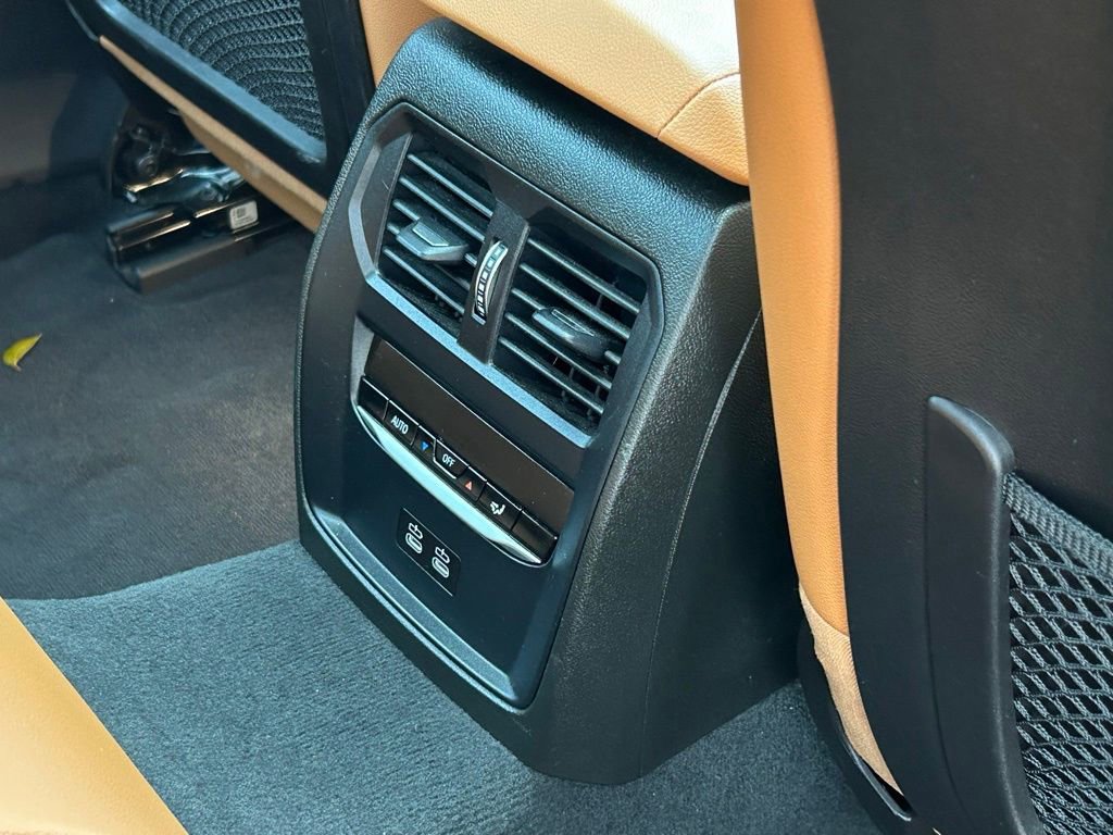 Used 2022 BMW 330i Sedan w/ Driving Assistance Package RWD image 35