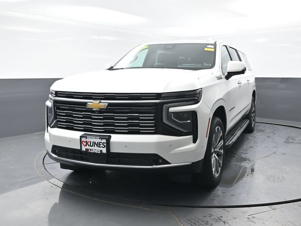 Used 2025 Chevrolet Suburban High Country AWD/4WD image 8