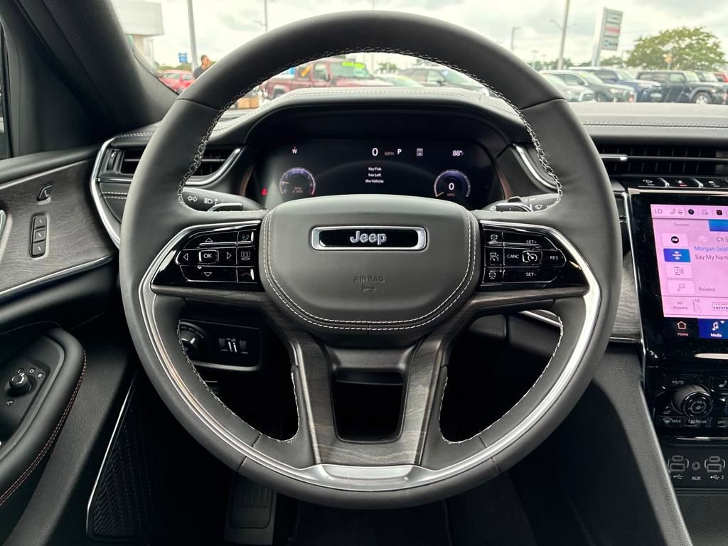 New 2025 Jeep Grand Cherokee Overland w/ Luxury Tech Group IV AWD/4WD image 15