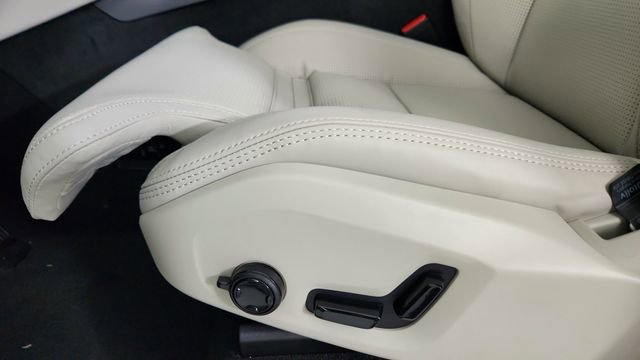 New 2026 Volvo XC90 T8 Ultra w/ Protection Package AWD/4WD image 14