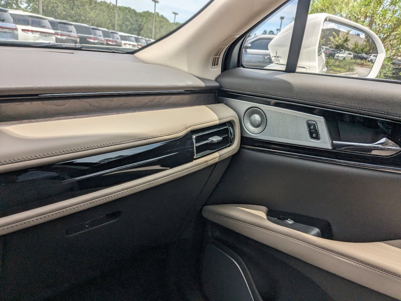 Certified 2023 Lincoln Nautilus Reserve w/ Equipment Group 202A image 16