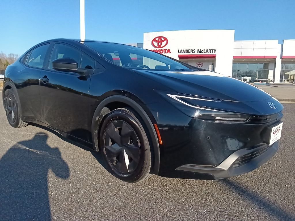 Used 2024 Toyota Prius LE image 1