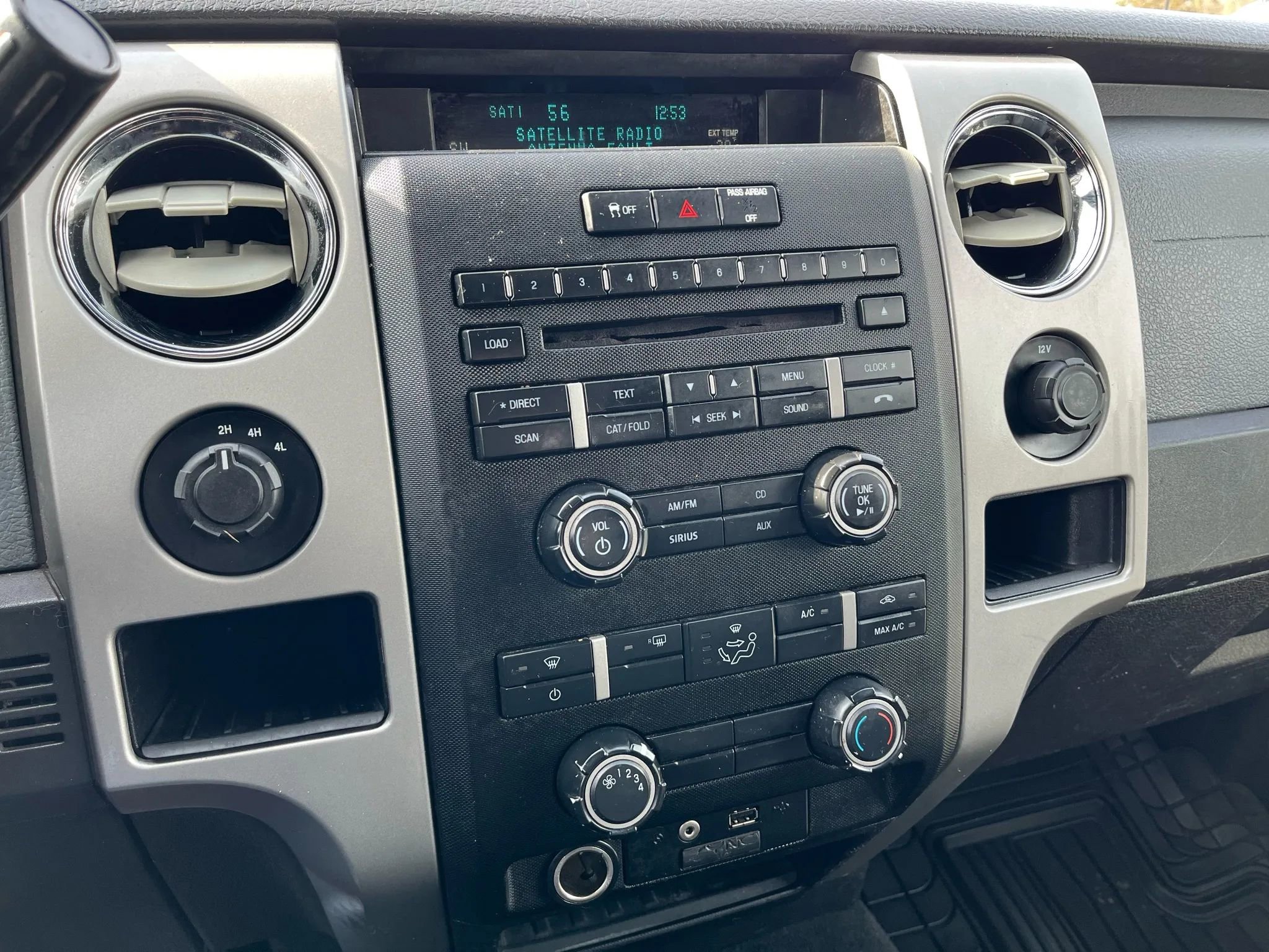 Used 2012 Ford F150 XLT w/ XLT Chrome Pkg image 9